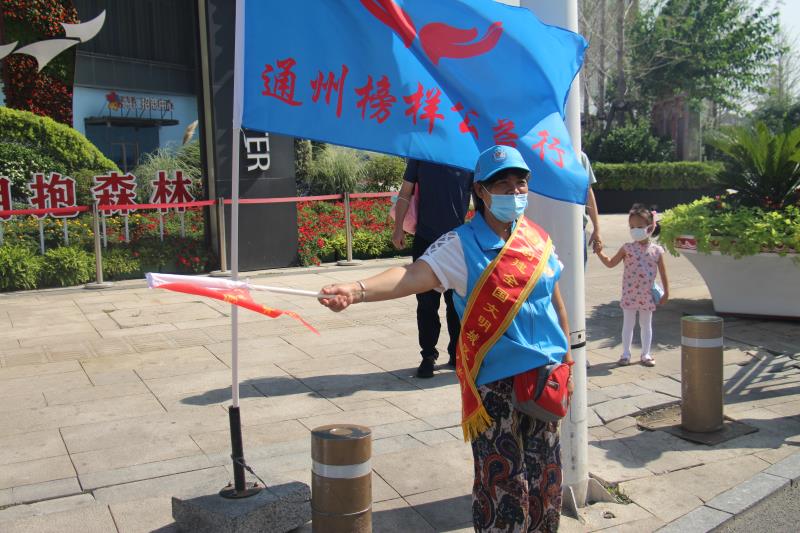 <strong>男人抠女人子宫视频网站</strong>